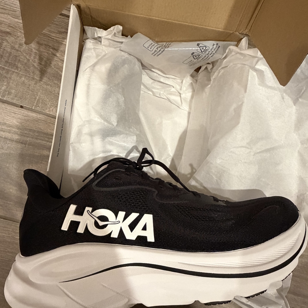 Brand New !!  Hoka Clifton 10 in Black and White
